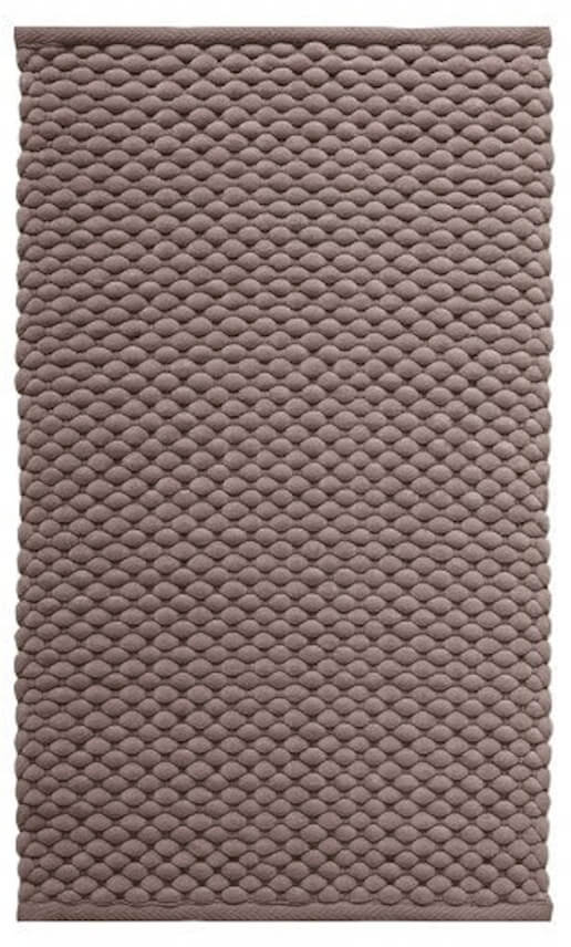 Aquanova Maks Badezimmermatte in Taupe: Detailaufnahme eines stilvollen Teppichs.