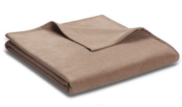 Baumwolldecke in Palisade: Die wärmende und pflegeleichte Baumwolldecke "Pure Cotton" in Palisade ist ein gemütliches Wohnaccessoire.
