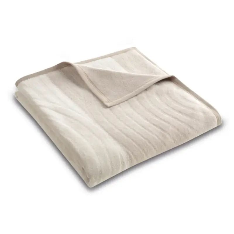 Beige Kuscheldecke Feel Modern mit modernen Blockstreifen und weicher Oberfläche.