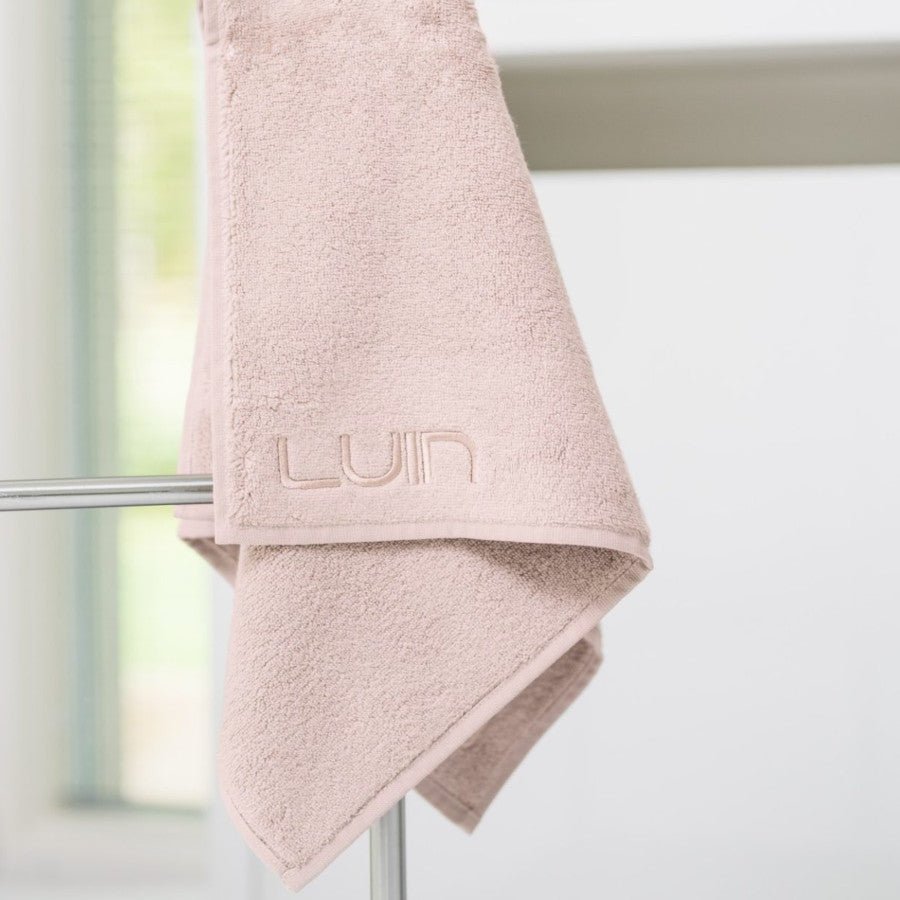 Flauschiger Luxus: Die flauschigen Handtücher/Duschtuch/Badetuch "Spa" aus Baumwolle mit Öko-Tex-Zertifizierung in der Farbe "Rosa" bieten flauschigen Luxus.