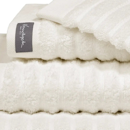 Handtuch Wellness Wave in Cream Tan von Vandyck aus natürlicher Baumwolle mit moderner Struktur für ein stilvolles Badezimmer.