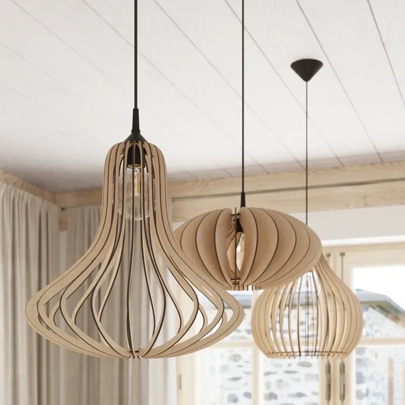 Drei unterschiedliche APRILLA Holz-Hängeleuchten – moderne Lamellendesigns im Japandi-Stil