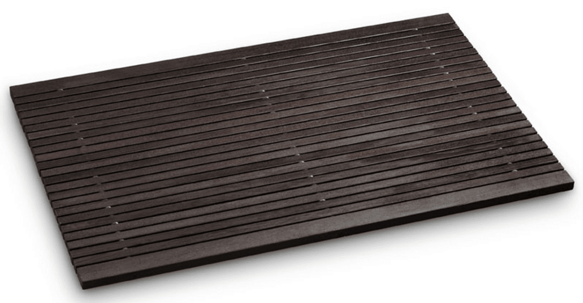 Schlichte Holzbadematte, minimalistisches Design.