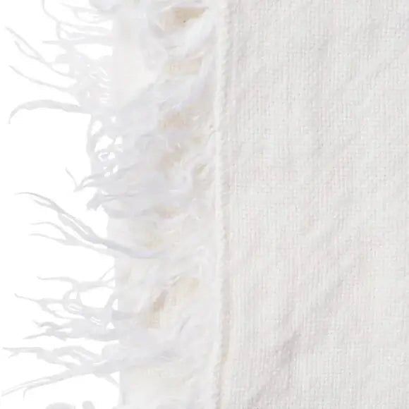 Leinen-Decke Josephine in Offwhite Weiß mit kurzen Fransen von Passion for Linen – weiches und stilvolles Plaid für ein gemütliches Zuhause.
