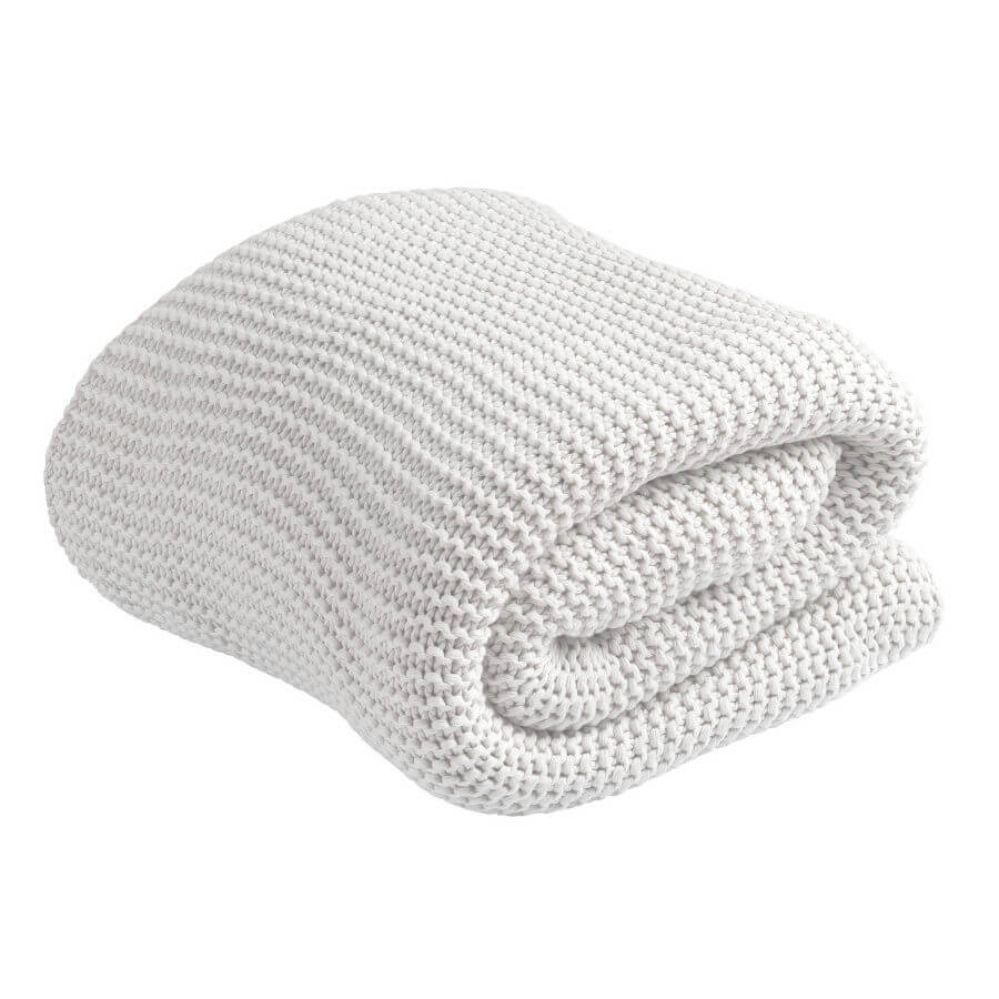 Plaiddecke "Ponza" aus hochwertigem Strick: Die weiße Tagesdecke von House in Style ist ein stilvolles Textil.