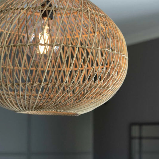 Rattan-Pendelleuchte "Karen" von PR Home: Die moderne Deckenleuchte ist eine stilvolle Leuchte.