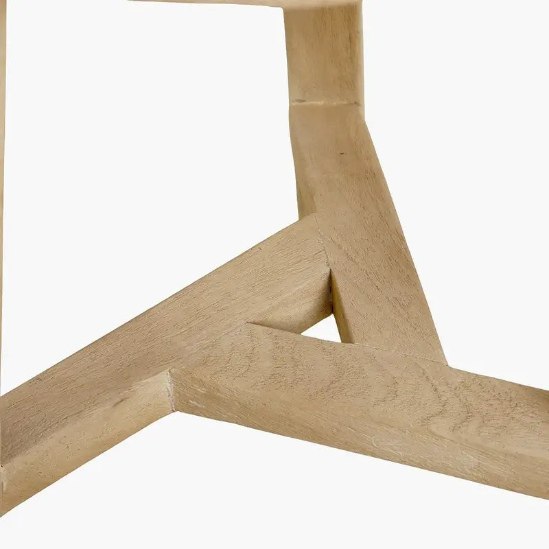 Dreibeiniger Holzhocker rund