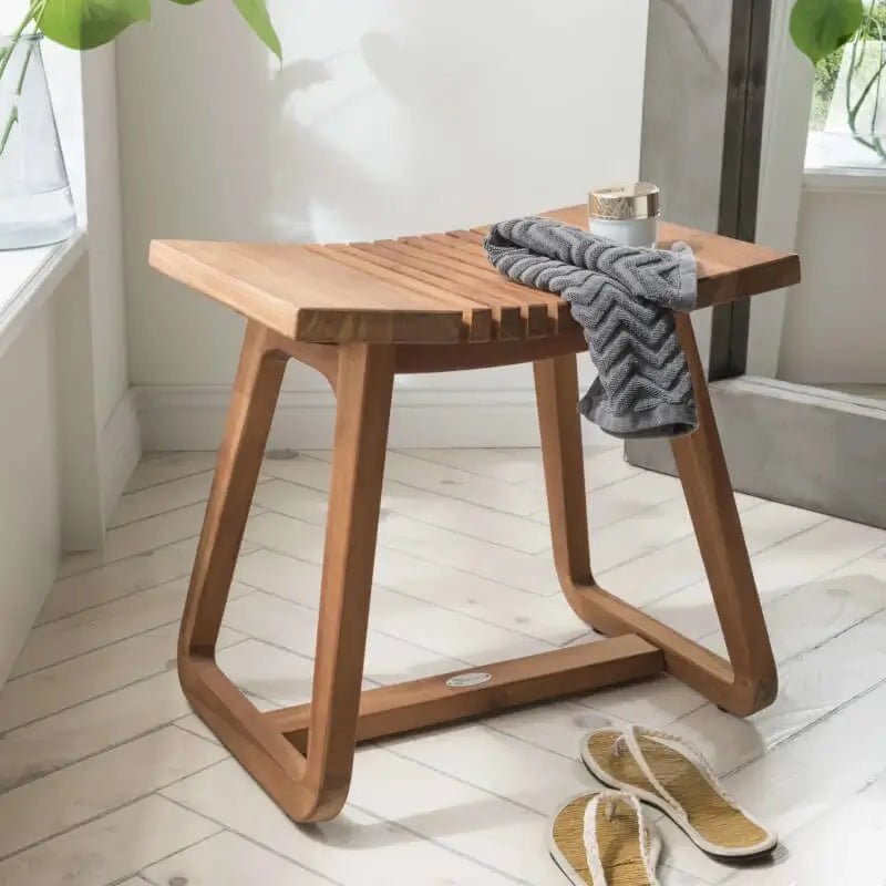 Holzhocker im Bad – Tipps & Ideen