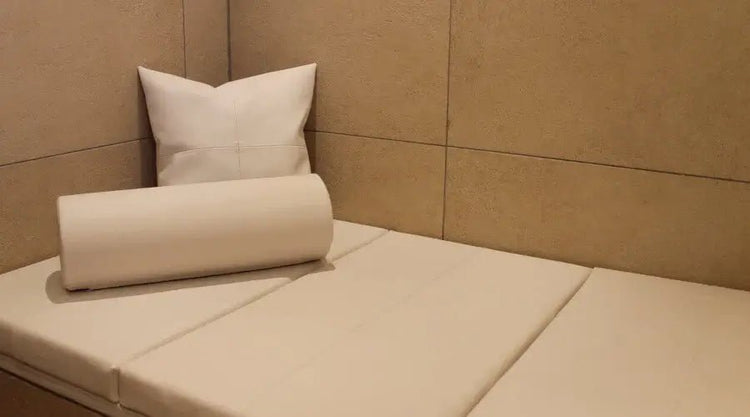 Wannenauflage mit Nahtabsteppung – exklusive Badewannenauflagen und Bad-Lounger aus Kunstleder in vielen Farben für Ihr persönliches Spa-Erlebnis zuhause