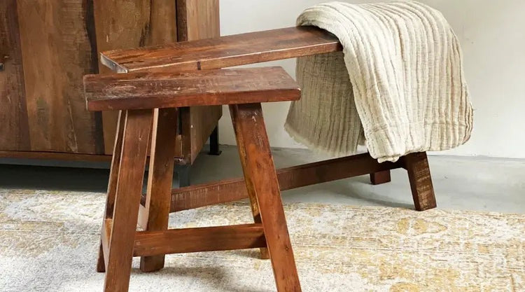 Funktionelle und dekorative Holzhocker – Natürlichkeit für jeden Raum