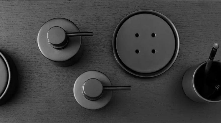 Schwarze Badaccessoires – elegantes Matt-Design für ein modernes Badezimmer