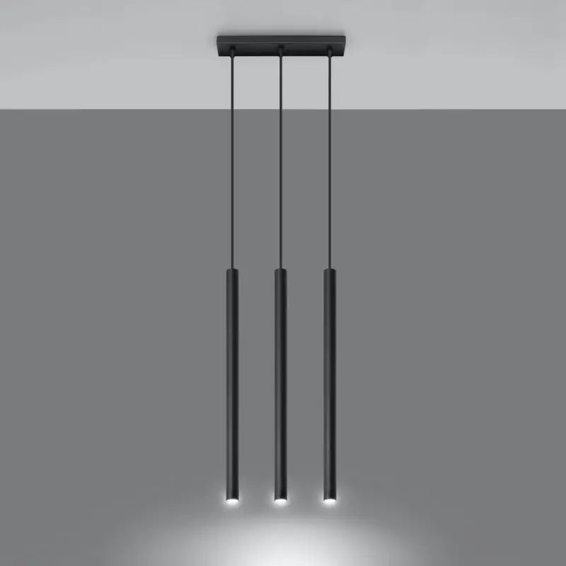 Schwarze 3-flammige Pendelleuchte Pastello mit eingeschaltetem Licht, moderne Deckenleuchte für Essbereich