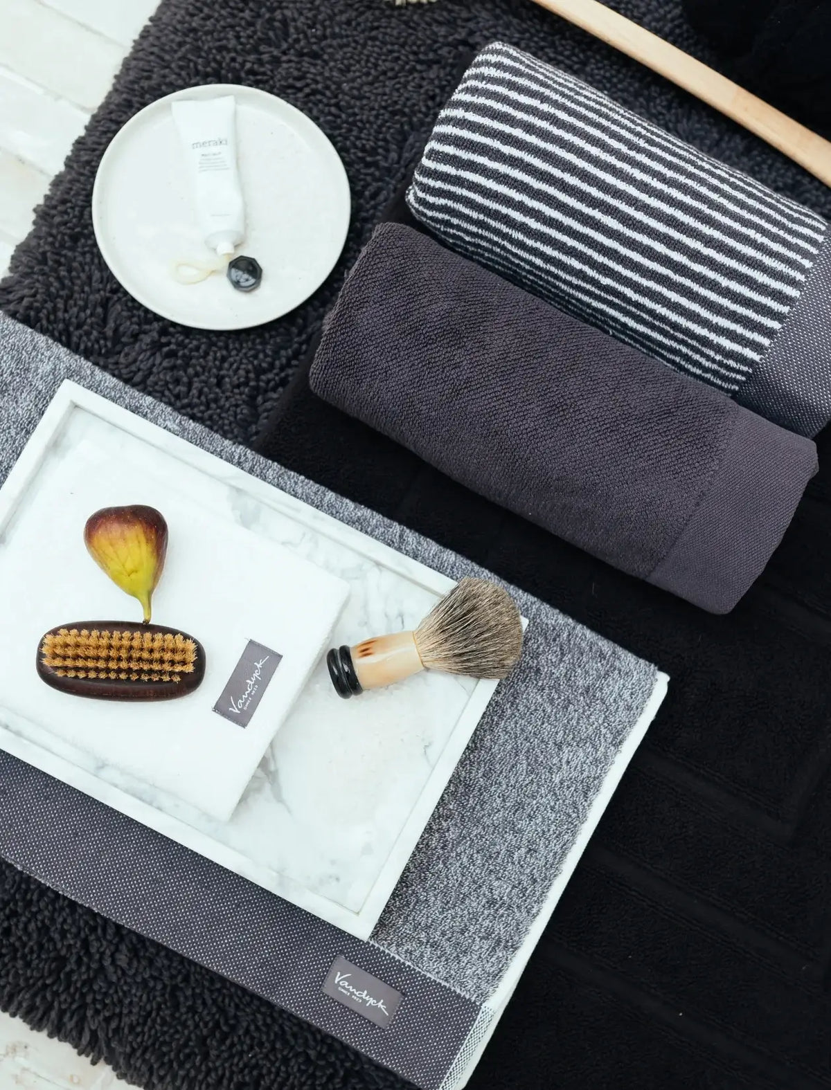 Vandyck Home Uni Handtuch Off-Black – Bordüre-Detail, weiche Baumwolle in tiefem Schwarz, als Badetuch, Duschtuch & Gästetuch