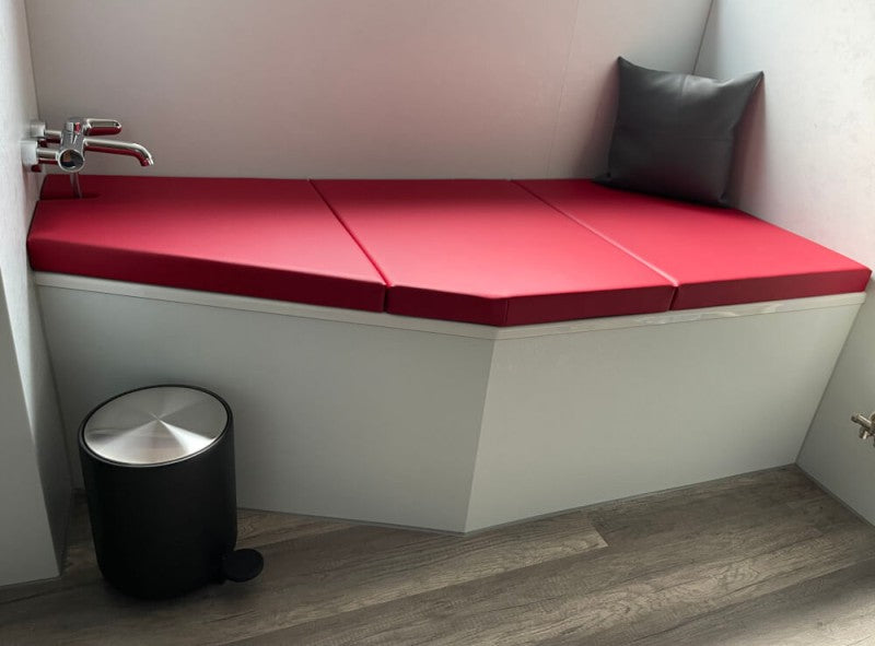 Auflage für Badewanne, Schrägwanne und Raumsparwanne – komfortable Bad-Lounger für Ihr Badezimmer