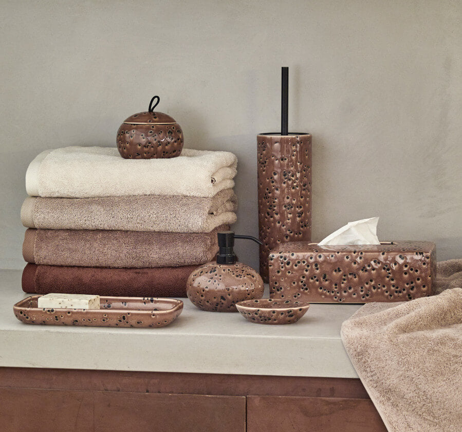 Badaccessoires Serie Ugo in Camel – stilvolle Badezimmerdekoration und praktische Accessoires