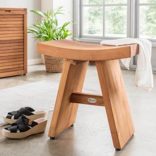 Massiver Badhocker aus Teakholz im japanischen Stil: Natürliche Eleganz für Ihr Badezimmer – dieser Badhocker ist ein stilvolles und praktisches Accessoire.