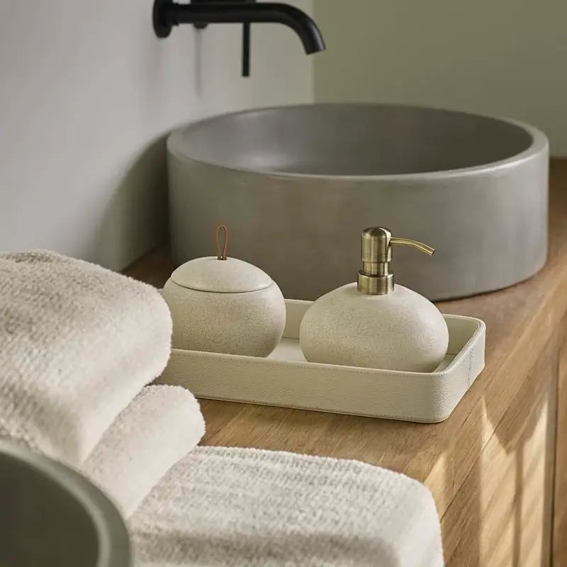 Badaccessoires Ugo Sand – Steingut mit Bronze