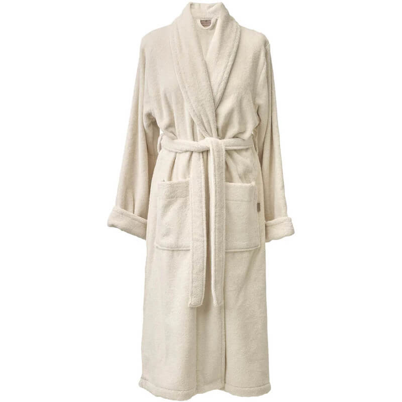 Flauschiger und kuscheliger Bademantel 'London' von Aquanova in der Farbe Birch, für Damen und Herren, ideal für gemütliche Wohlfühlmomente nach dem Baden