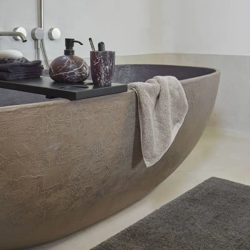 Badewanne aus Emaille oder Keramik – Hochwertige Materialien für langlebige, pflegeleichte Badewannen mit modernem Design für jedes Badezimmer