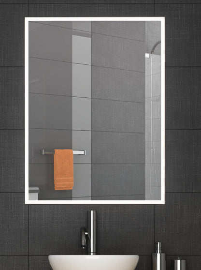 Beleuchteter Badezimmerspiegel von Vogelsang mit austauschbaren LEDs, Maßanfertigung: Flexible Beleuchtung für individuelle Bedürfnisse – dieser Badezimmerspiegel von Vogelsang bietet maßgeschneiderte Lichtlösungen.