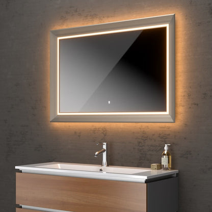 Badezimmerspiegel mit Rahmen und LED-Rückwandlicht: Der Maßanfertigungs-Spiegel "Argento Luce Bronze" ist ein luxuriöser Blickfang.