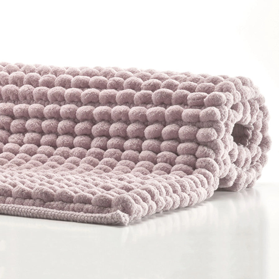 Badezimmerteppich in Rosa (Dusty Pink): Der ausgefallene und weiche Badteppich "Axel" von Aquanova ist ein hochwertiges Badaccessoire.