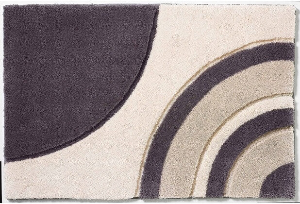 Rhomtuft Swoop Badezimmerteppich nach Maß: Individueller Teppich in Taupe Edleweiß Leinen für ein natürliches Flair.