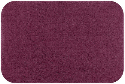 Badteppich/Badezimmerteppich Aspect mit abgerundeten Ecken von Rhomtuft in Berry, kräftige Farben für einen farblichen Akzent.
