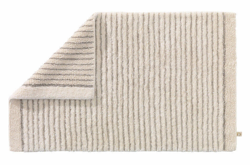 Badteppich/Badvorleger Lin in natürlichem Beige, schlichter und vielseitiger Vorleger für ein natürliches Bad.
