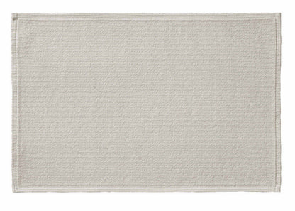 Badteppich/Duschvorleger Plain in zartem Perlgrau, komfortabler und sanfter Vorleger für ein angenehmes Badeerlebnis.