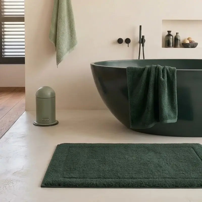 Badteppich im Badezimmer auf einer Fußbodenheizung, geeignet für den täglichen Gebrauch.