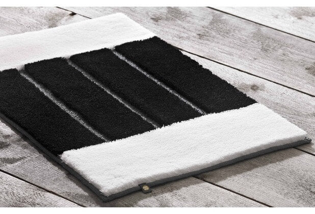 Badteppiche Step von Rhomtuft, Maßanfertigung: Individuelle Gestaltung mit grafischem Charme – diese maßgefertigten Badteppiche von Rhomtuft mit Step-Muster sind ein Blickfang.