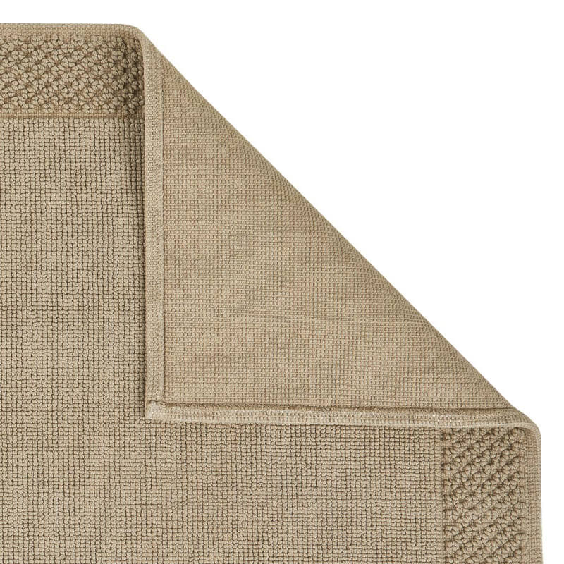 Weicher Badteppich aus Baumwolle in Gold – Modell Yuma mit Häkelrand von Aquanova