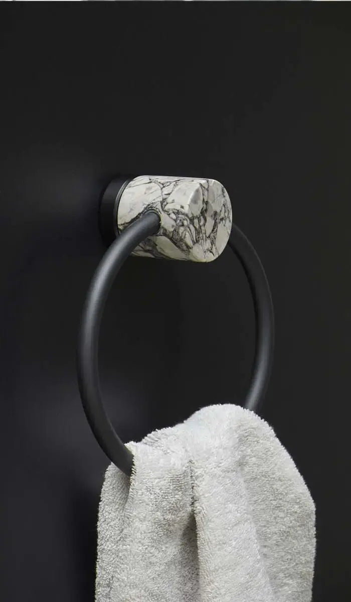 Hochwertiger Handtuchring aus weißem Marmor Nero – eleganter Handtuchhalter für das Gästebad