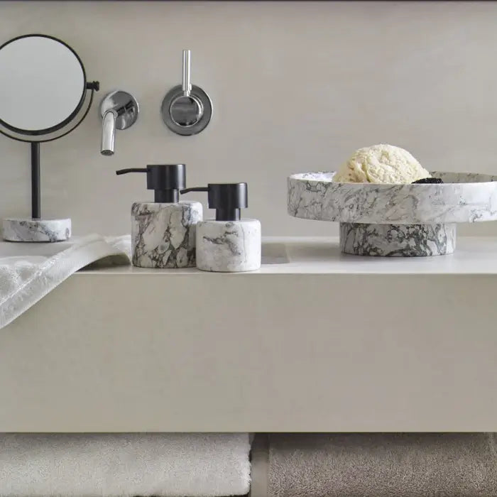 Luxuriöser Seifenspender, Ablage und Tischspiegel aus weißem Marmor Nero – elegantes Badezimmer Accessoireaus Marmor