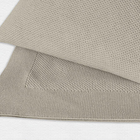 Strickdecke aus Baumwolle, Modell Cada von Evelyn Kahle.