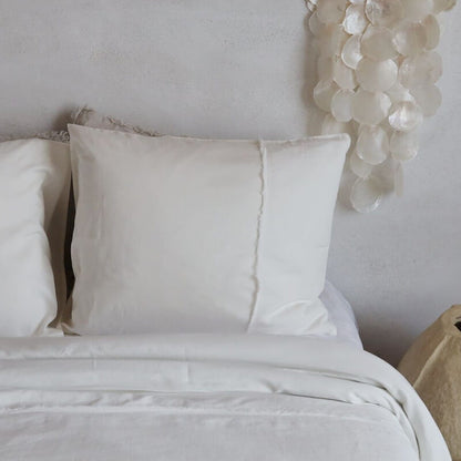 Baumwoll-Satin-Bettwäsche "Arezzo" in Offwhite: Die ausgefallene und hochwertige Bettwäsche ist eine edle Bettwäsche.