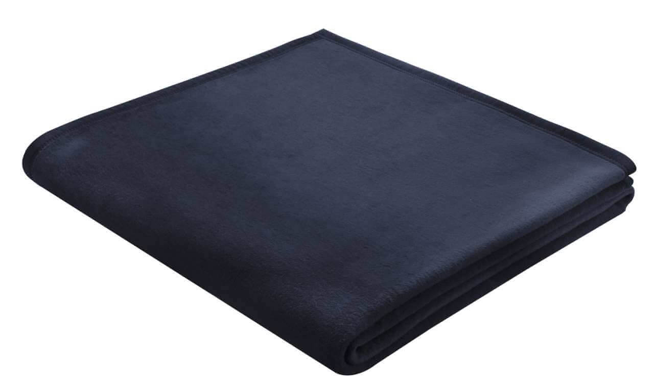 Baumwolldecke Pure Cotton in Mitternachtsblau, warme Couchdecke für gemütliche Abende zu Hause.