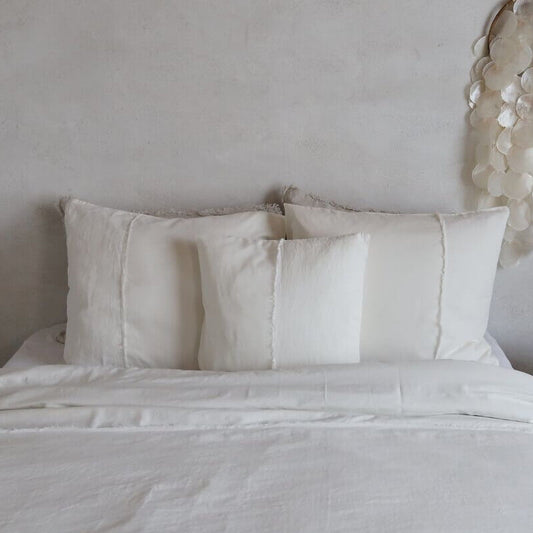 Baumwoll-Satin-Bettwäsche "Arezzo" in Offwhite: Die ausgefallene und hochwertige Bettwäsche ist eine edle Bettwäsche.