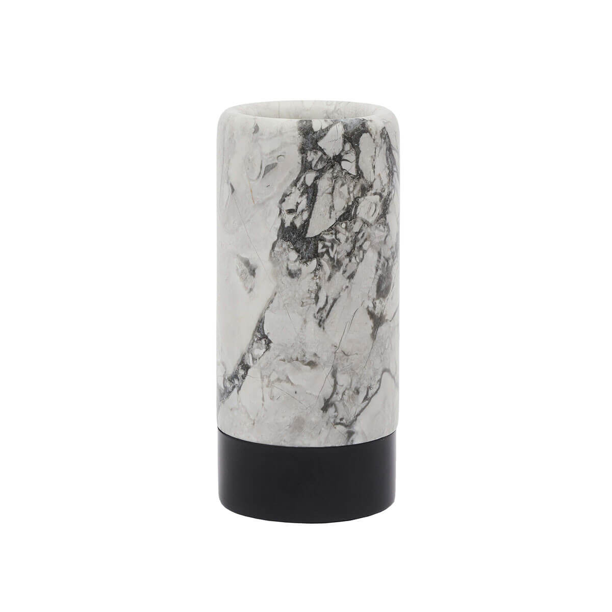 Modernes Design in Marmor: Der Zahnputzbecher "Nero" von "Aquanova" in modernem Marmor-Design in den Farben Weiß und Schwarz ist ein elegantes Badaccessoire.