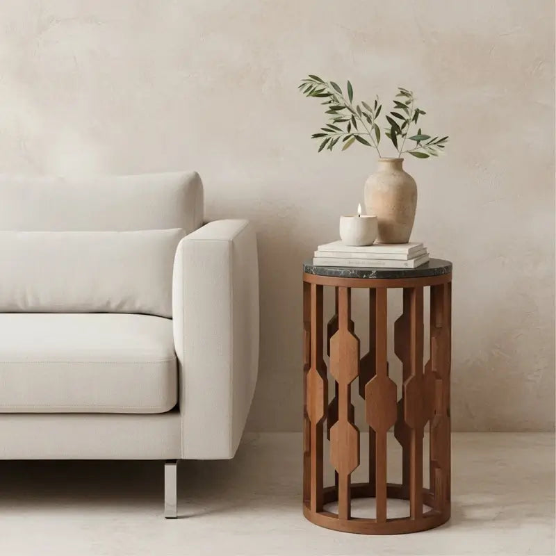 Runder Beistelltisch Lampung von Raw Materials – Kombination aus schwarzer Marmorplatte und warmem Mangoholz im minimalistischen Design