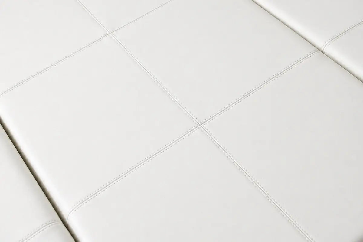 Detailaufnahme der Nahtabsteppung der Stinson Wannenauflage von Dawelba mit hochwertiger Verarbeitung