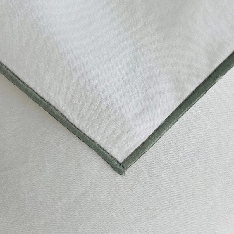 Bettwäsche-Set aus 100 % Perkal-Baumwolle mit feiner Paspel in Grün – hochwertig & bügelfrei