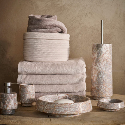 Edle Marmor-Badaccessoires Orion in Almond Creme Beige – Seifenspender, Bürste, Schalen und Ablagen von Aquanova