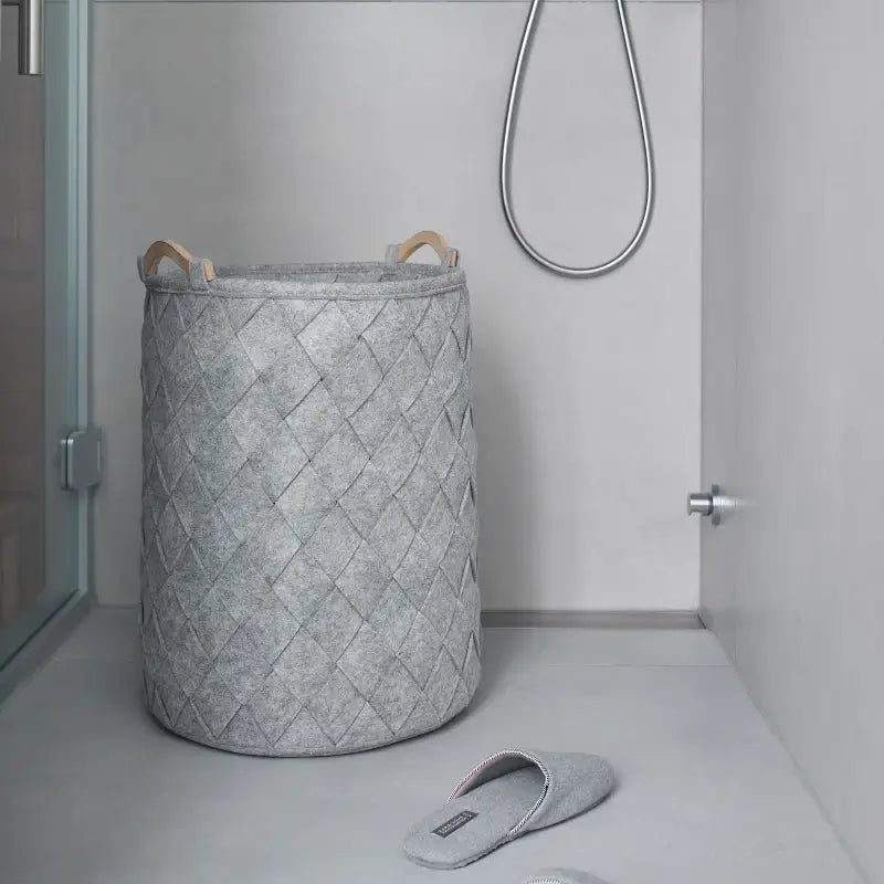 Filz Herstellung – traditionelle und moderne Techniken zur Produktion von Filzmaterialien für Kleidung, Accessoires und Heimdekoration