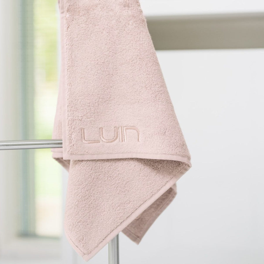 Flauschiger Luxus: Die flauschigen Handtücher/Duschtuch/Badetuch "Spa" aus Baumwolle mit Öko-Tex-Zertifizierung in der Farbe "Rosa" bieten flauschigen Luxus.