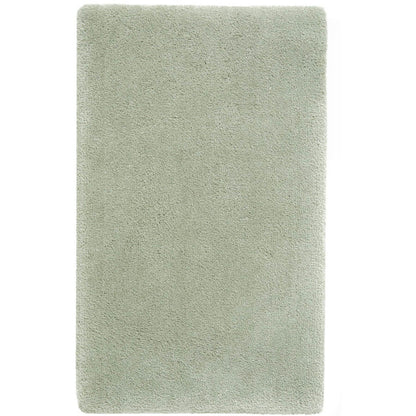 Flauschiger Badteppich Mauro in Thyme Grün von Aquanova – pflegeleichte Badezimmermatte mit weicher Oberfläche für ein modernes und stilvolles Badezimmer.