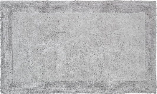 Kuschelige Füße: Der flauschige Bio-Badezimmerteppich "Luxor Grund" in der Farbe "Kiesel Grau" ist ein Wohlfühlerlebnis für Ihre Füße.