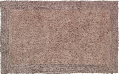 Wärme und Gemütlichkeit: Der flauschige Bio-Badezimmerteppich "Luxor Grund" in der Farbe "Taupe" bringt Wärme und Gemütlichkeit in Ihr Badezimmer.