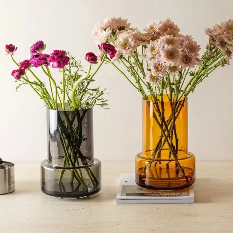 Glasvasen Pflege und Reinigung – Tipps und Tricks zur schonenden Entfernung von Kalk und Blumenrückständen für dauerhaft klare und glänzende Vasen